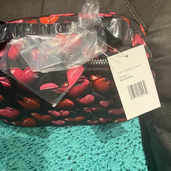 Betsy Johnson Valentine’s Loaf Cosmetic Bag W/Mirror - Picture 6 of 10